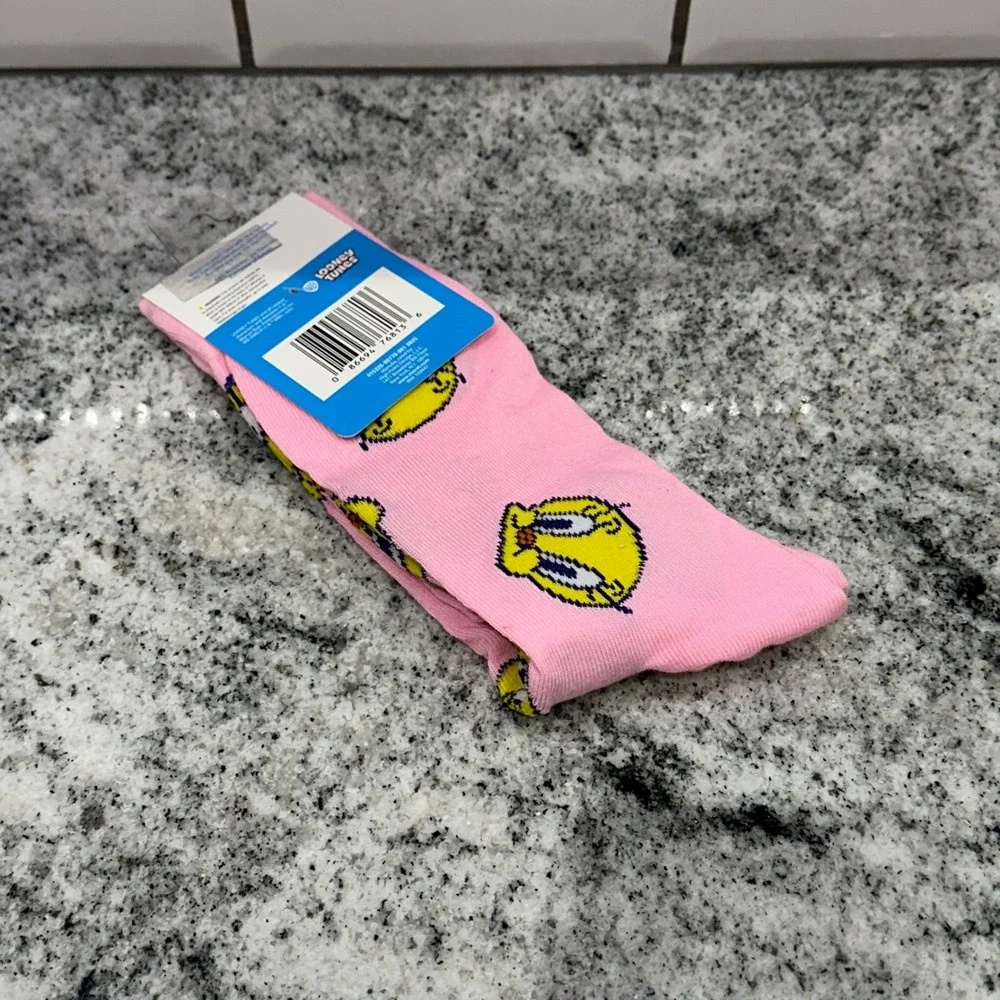 Looney Tunes Mens 10-13 Crew Socks Pink Tweety‎ Bird Pixel Graphic Retro Kidcore